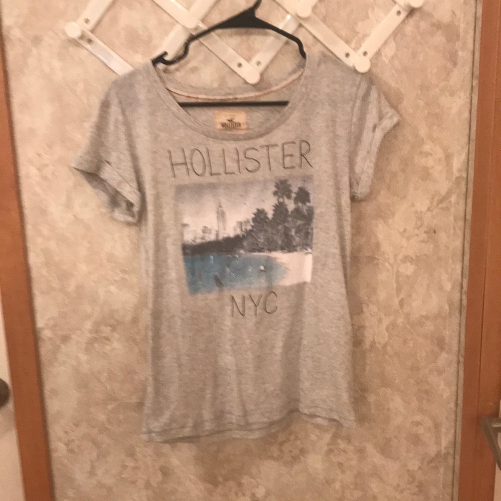 Hollister graphic tee